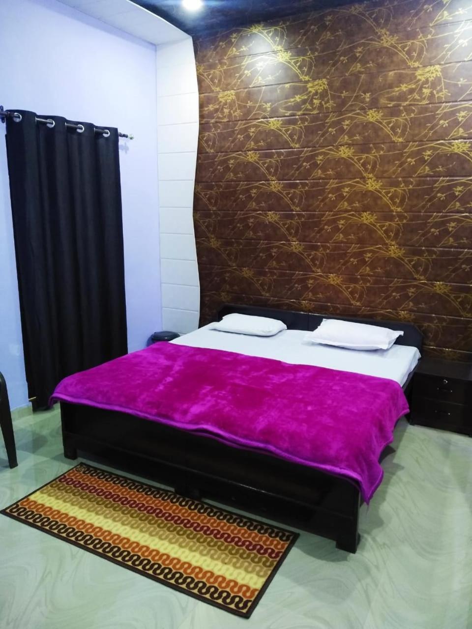 Radha Krishna Dham Villa Vrindāvan Eksteriør bilde