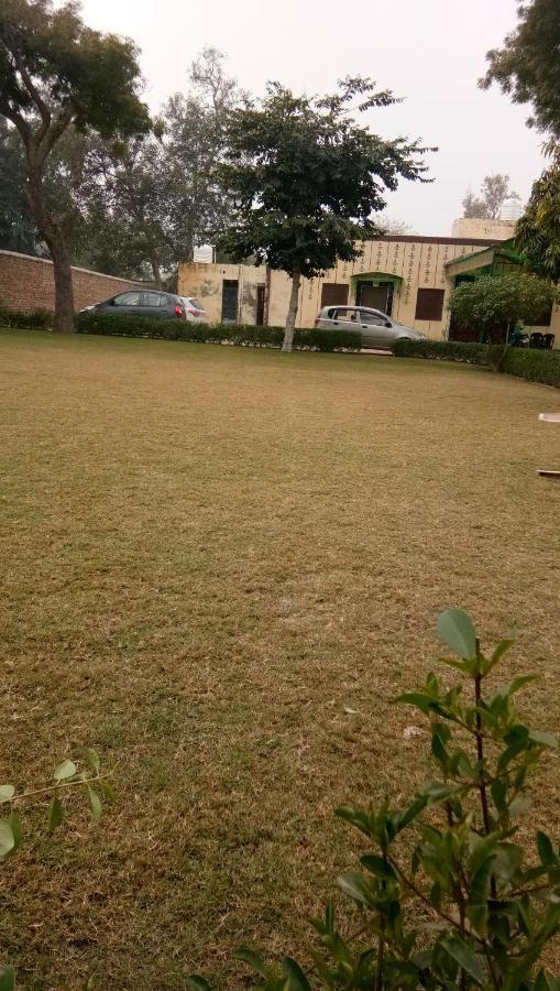 Radha Krishna Dham Villa Vrindāvan Eksteriør bilde